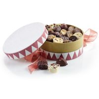 Rund Hatteæske -  Luksus chokolade 500g_motiv: Tromme 2060-2323