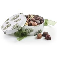 Rund Hatteæske -  Luksus chokolade 500g_motiv: Grøn Kogle 2060-2311